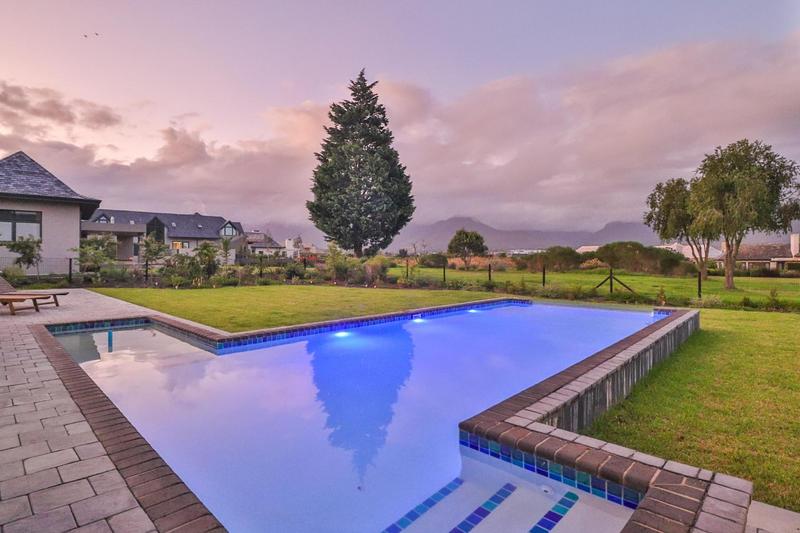 6 Bedroom Property for Sale in Fancourt Western Cape